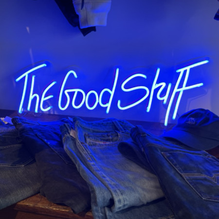 Enseigne lumineuse avec néon led flex sur mesure pour commerce - the good stuff
