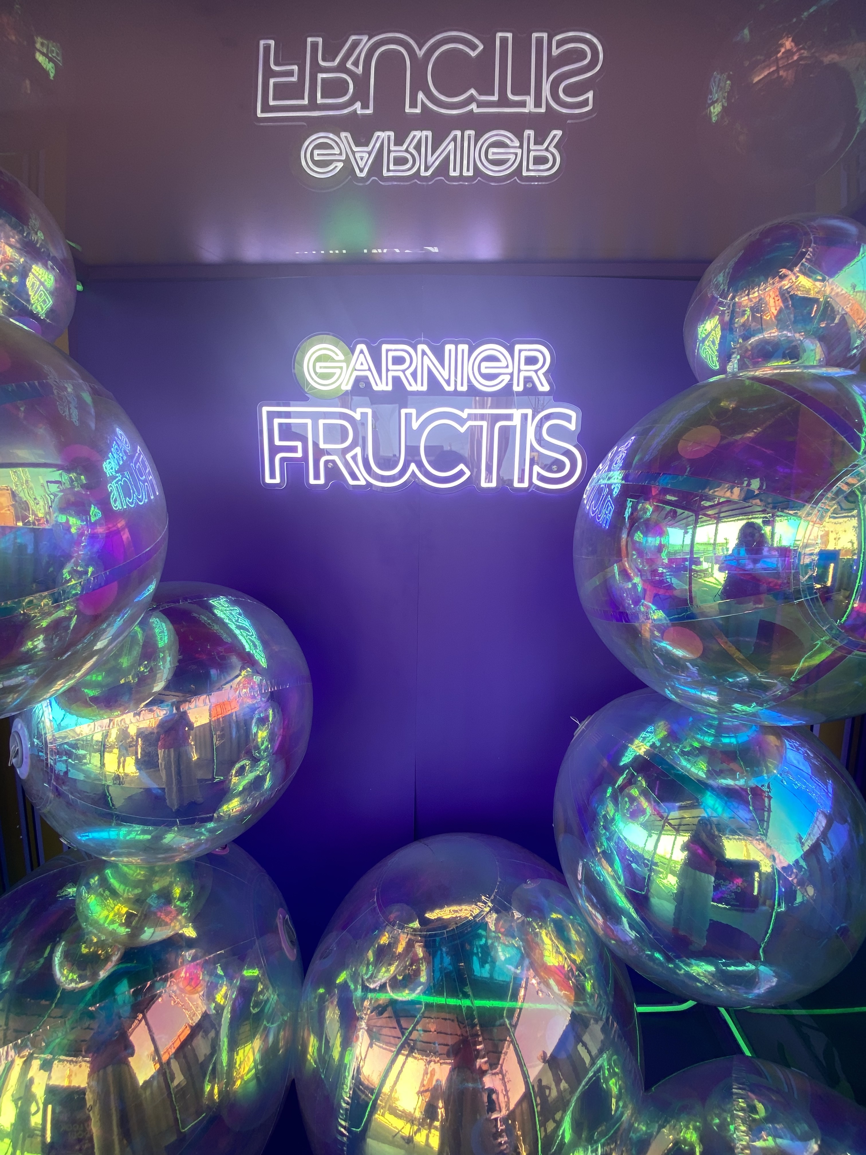 Operation marketing avec ballons PVC effet miroir iridescent